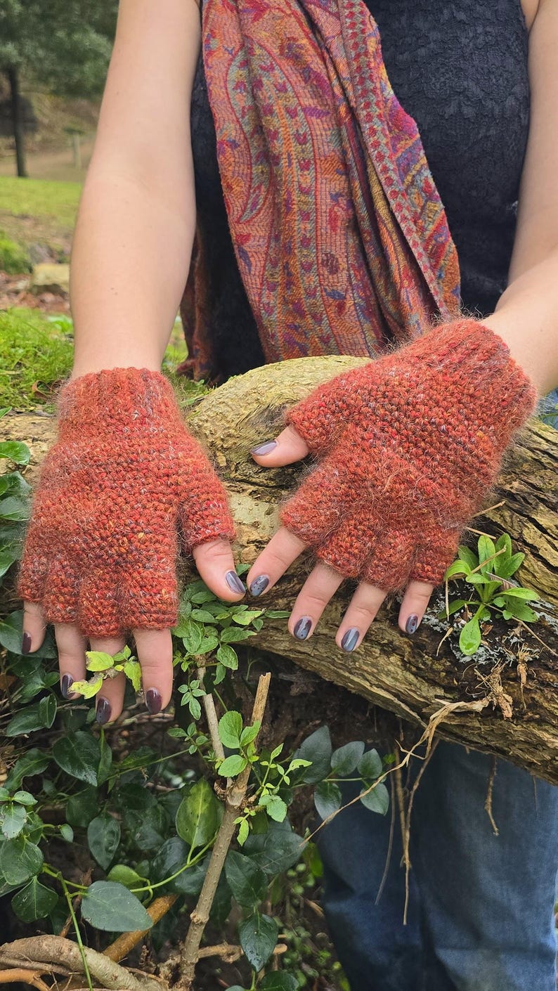 Gaia Gloves PDF crochet pattern