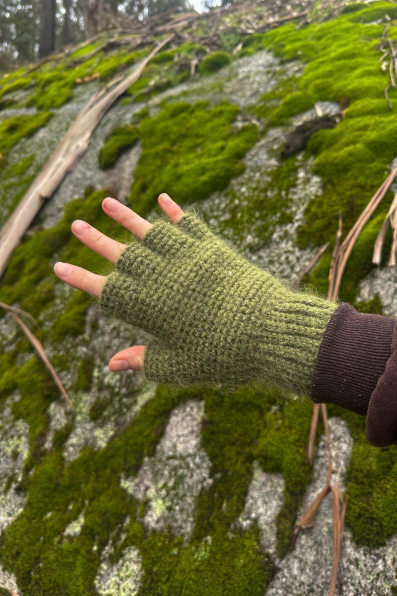 Gaia Gloves PDF crochet pattern