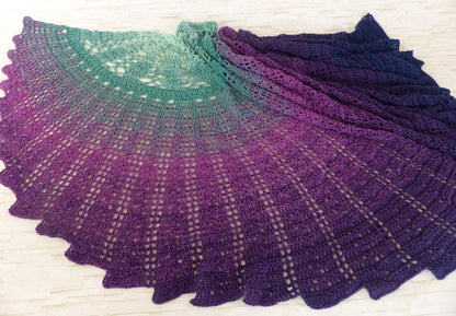 Crochet pattern Hyalma: a beautiful crocheted shawl