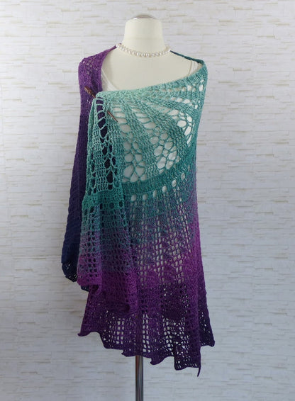 Crochet pattern Hyalma: a beautiful crocheted shawl
