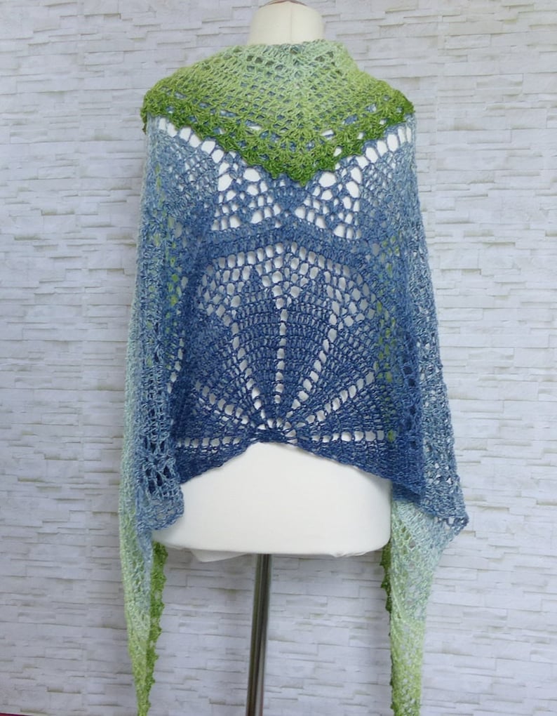 "Elomina" pattern: a beautiful crocheted shawl