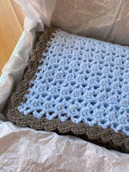 Crochet baby blanket pattern