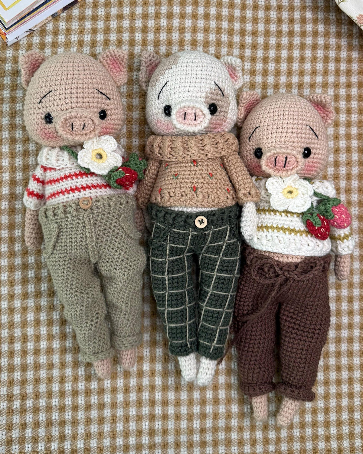 crochet PATTERN ELLIOT the strawberry piglet
