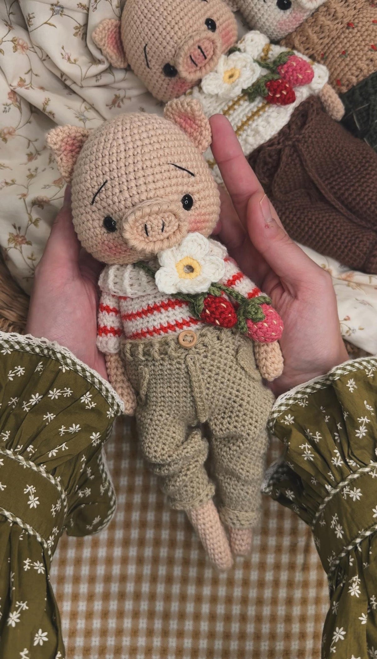 crochet PATTERN ELLIOT the strawberry piglet